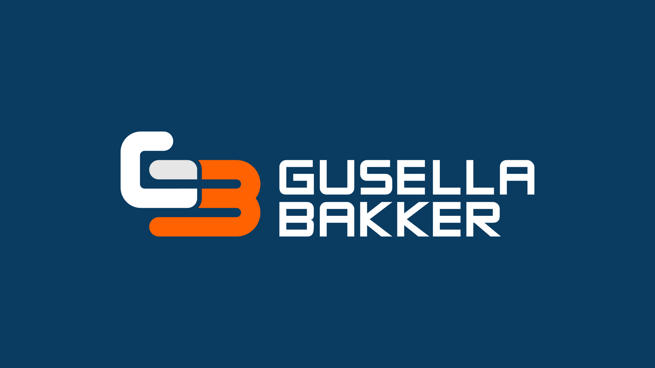 BURO210 Fullservice Marketingbureau Logo van Gusella-Bakker, weergegeven in wit en oranje tegen een marineblauwe achtergrond. Het logo bevat een gestileerde 'GB'.
